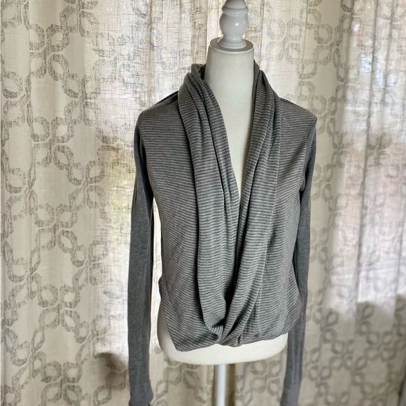 Lululemon Iconic Wrap Sweater- Striped Gray Size 4 - Picture 2 of 7